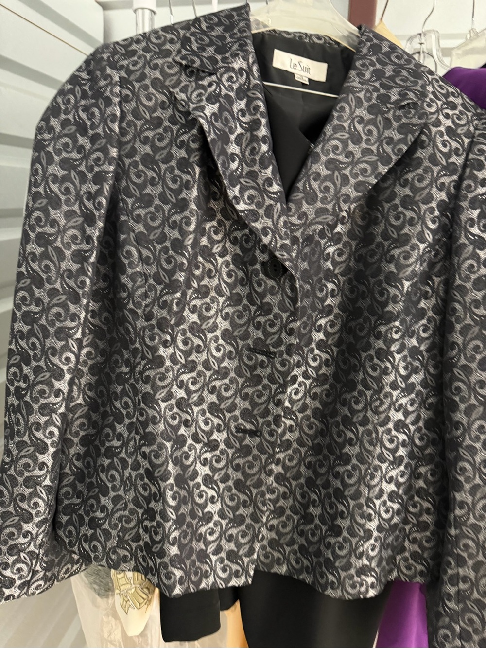 Le Suit Paisley suit in Black & Gray Size 16